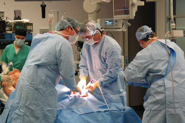 Interdisciplinary Team Training - Surgical residents, student CRNA’s and student nurses perfoming multi-layered scenarios Interdisciplinary Team Training - Surgical residents, student CRNA’s and student nurses perfoming multi-layered scenarios