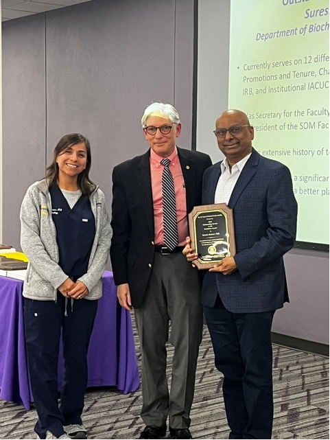 Dr. Alahari accepts award.