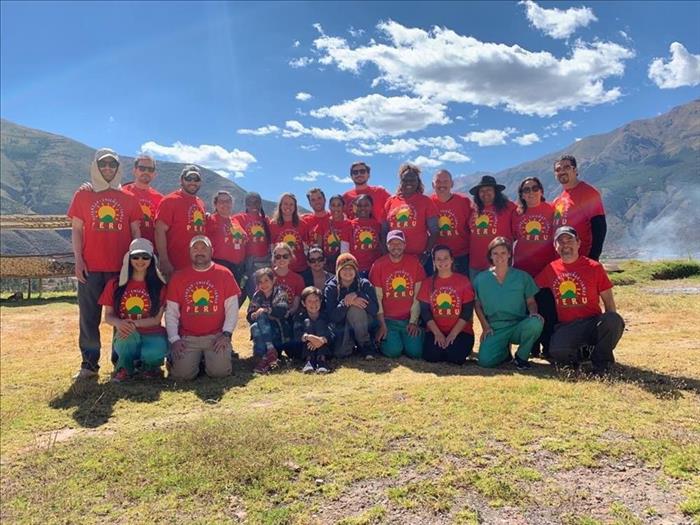 PERU GROUP W/ T-SHIRT